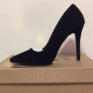 Simple Black Pointed Heel 🖤